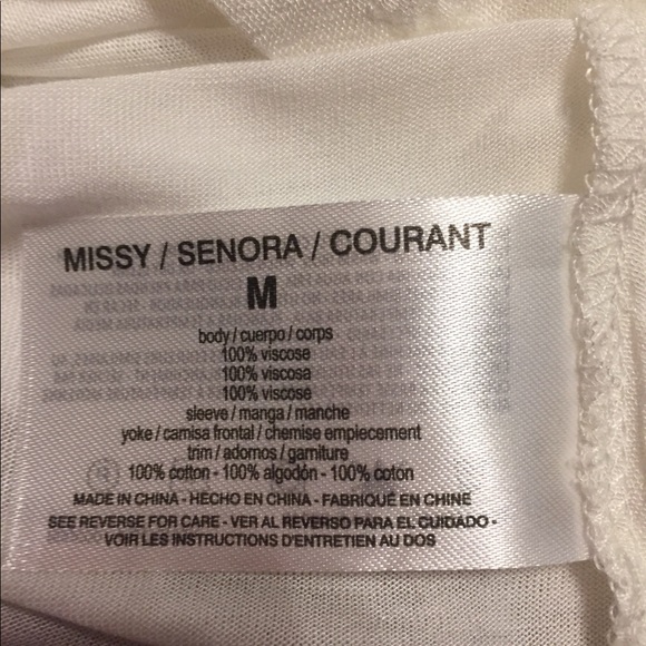 Women's Adorable Top Ties at neck NWOT. - Picture 4 of 6